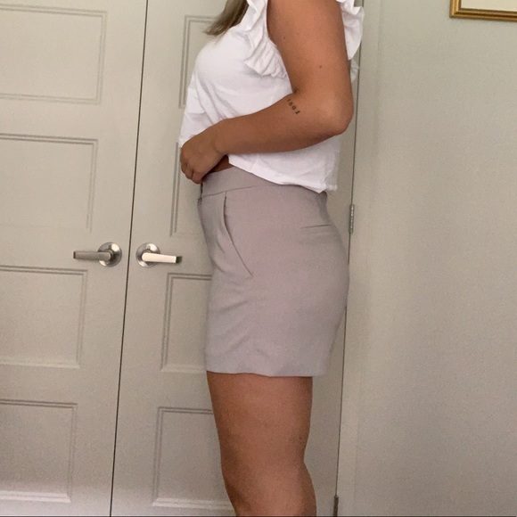 Classy short - Picture 3 of 5